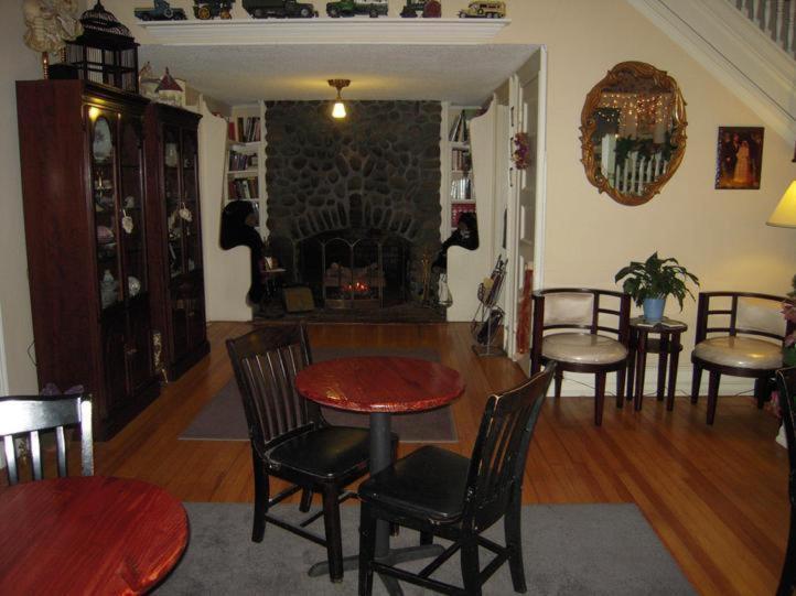 Brookview Manor Inn Canadensis Buitenkant foto